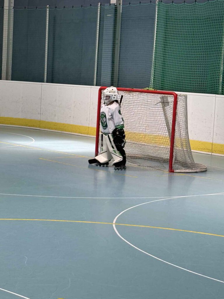Torhüterin der Pulheim Vipers vor dem eigenen Tor in der Halle